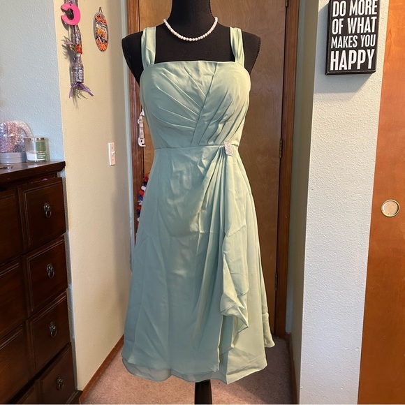 NWOT light green sleeveless formal dress with sheer coat rhinestone accent 8 - Picture 2 of 11
